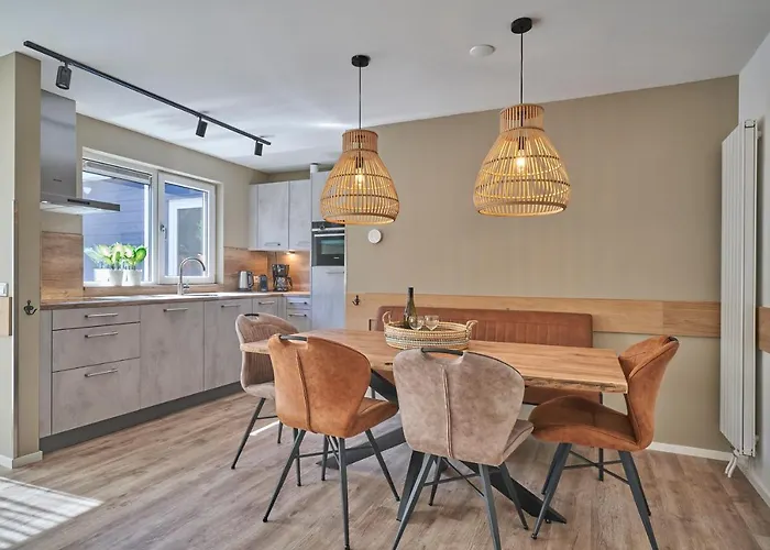 Four Seasons Zuiderstraat * 에크몬드안지