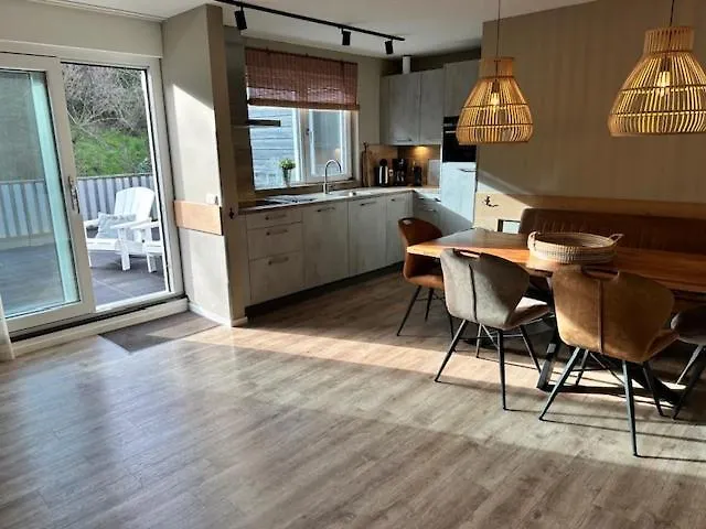 Four Seasons Zuiderstraat 에크몬드안지