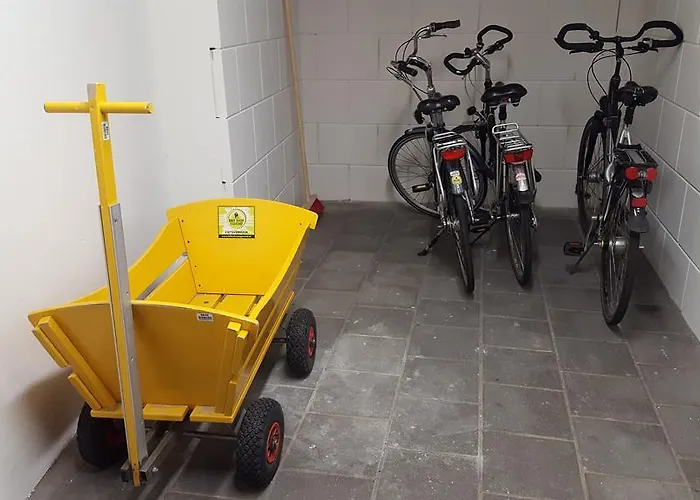 Four Seasons Zuiderstraat * 에크몬드안지