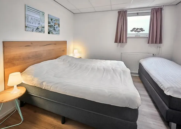 Four Seasons Zuiderstraat * 에크몬드안지